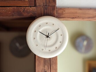陶の掛時計の画像