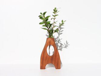 木の花瓶の画像