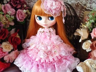 ロリータロマンス ラブリーピンクの妖精 薔薇の花びら舞うプリンセスドールドレスの画像