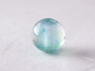 ガラスアクセサリー【薄萌黄】縞の小石　SS268の画像