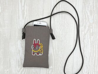 手刺繍スマホショルダー 張り子ウサギの画像