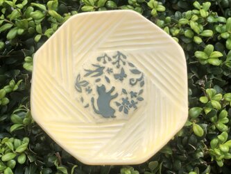 kakiotoshi  yellow&green  ｰ 八角天塩皿　じゃれる猫の画像
