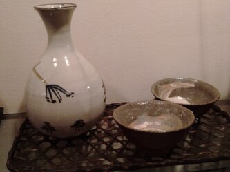 ススキの徳利と刷毛模様のお猪口2つ　セットの画像