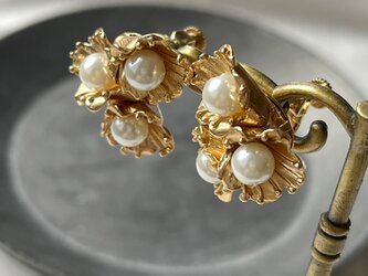 ガラスパール の ３フラワー イヤリングの画像
