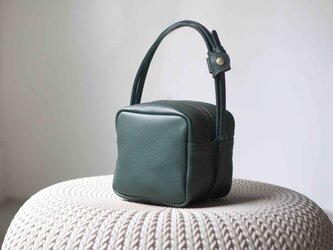 ITALY-DEEP-GREEN-OIL・キューブポシェット◎２WAY機能・内装キーホルダー付き：ポケット機能充実しています。の画像