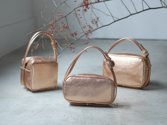 カンパリGOLD-LEATHER・２WAY機能ポシェット◎内装キーホルダー付き：ポケット機能充実しています。の画像