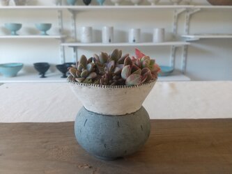 手びねりの植木鉢（ラッパ型）の画像
