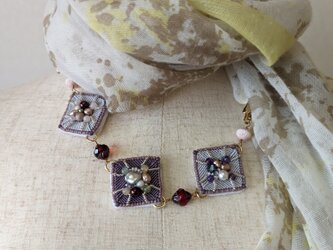 ビーズ刺繍でストールクリップ〜薄紫、グレーの画像