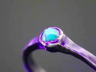 【超掘り出し物】ローズカット「超蛍光」グリーンダイヤモンド・シルバーリング　の画像