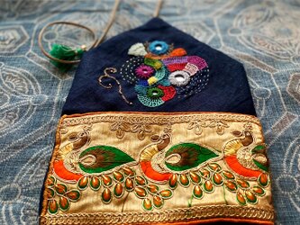 リネンとインド刺繍リボンのポーチの画像