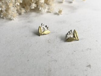 小花　ピアス ＜シルバー× 真鍮＞の画像