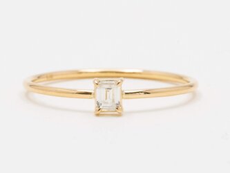 Emerald cut diamond ringの画像