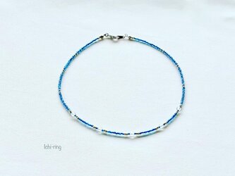 小さなアクアマリンと紺碧のビーズ　ショートネックレス　marine blueの画像
