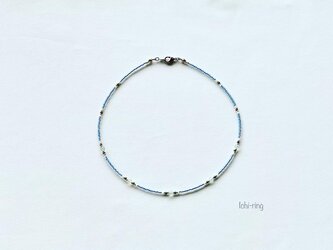 小さなアクアマリンと水色のビーズ　ショートネックレス　sky blueの画像