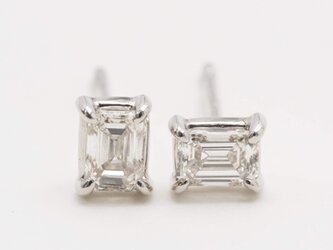 Emerald cut diamond スタッズピアスの画像