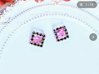 ピンク螺鈿とブラックのラインストーンのスクエアピアスイヤリング【1693】の画像