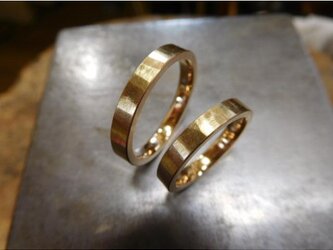 k24 結婚指輪 手作り【純金×鍛造】シンプル 槌目 平打ちリング 幅3mm くすみ加工の画像
