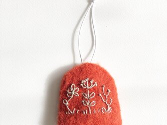 鍵のセーター   keycase    dancing flower   orange リネン刺繍の画像