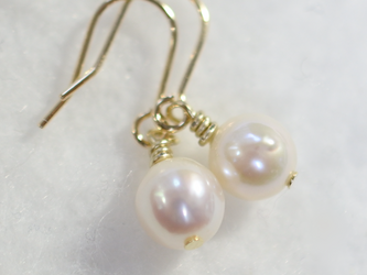 ゴールドチタンピアス・淡水パール（6mm）の画像