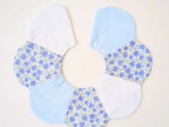 COTTON TIME掲載【３段階調節】《ふんわり撥水スタイ》花びらつなぎのスタイ・ブルーの画像
