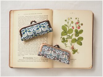 Fさまオーダー専用ページ■リバティプリントのがま口印鑑ケース / ストロベリーフィースト■の画像