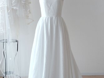 リネンノースリーブウェディングドレスの画像
