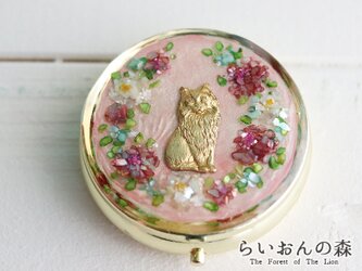 森の花畑ピルケース（ネコ・バラ・小花柄・サーモンピンク・丸・ミラー付き）の画像