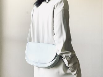 [新作]半月型ショルダーバッグの画像