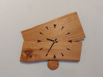 振り子時計 　～クリ材･２枚合わせ･横型･△文字～の画像
