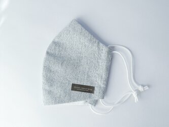 上品でさわやかな印象を与えてくれるサックスブルーの手縫いマスクの画像