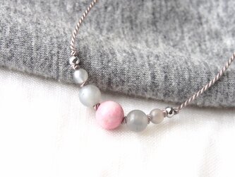 Grayish Pink Short Necklaceの画像