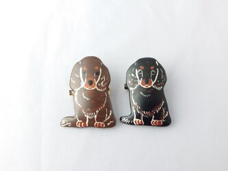 ダックスフント 漆ブローチの画像