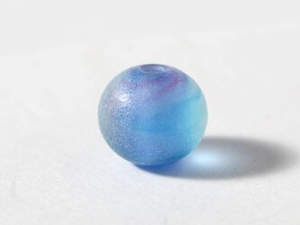 ガラスアクセサリー【薄群青】縞の小石　S291の画像