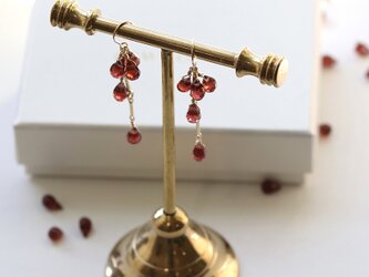 14Kgf 宝石質モザンビークガーネット チェーンピアス/イヤリング  --Swing Swing--の画像
