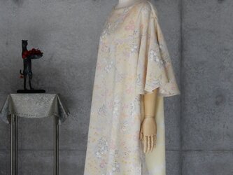 着物リメイク   フレアー袖チュニック/ フリーサイズ 　 小花　　　kimono 　の画像