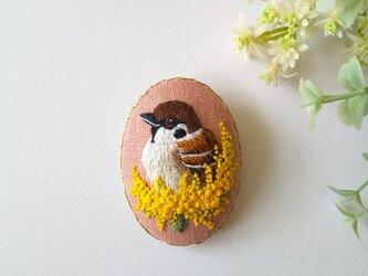手刺繍ブローチ 雀とミモザの画像