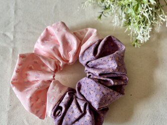 パッチワークの花柄シュシュの画像