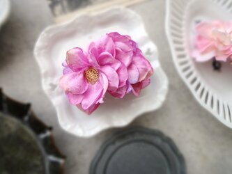 花びらのポニーフック ■ ライラックのふんわりシルエット ■ ローズの画像