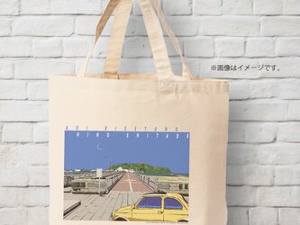 トートバッグ　湘南イラスト「青い季節の陽の下で」（江ノ島とフィアット500）の画像