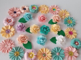 立体限定　ペーパーフラワー　詰め合わせ　30個  リーフ30個　クラフトパンチ　薔薇　花　立体　　カード　1.5～3㎝　の画像