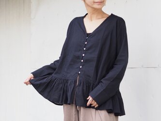 《新色》ふわりと揺れるブラウス/ブラックの画像