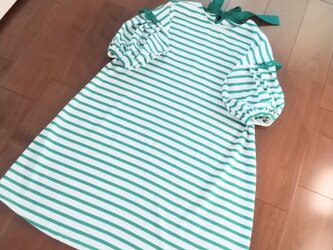 グリーンボーダーパフスリーブワンピースの画像