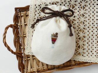 チョコパフェ＊リネンの手刺繍巾着ポーチの画像
