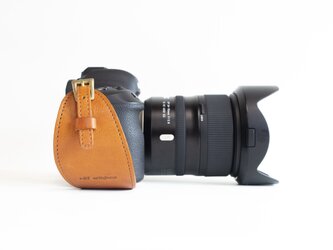 ホールド感アップ！　レザーカメラストラップ　ミネルバボックス　一眼レフ　ミラーレス　本革　カメラホルダー　apo-20hnの画像