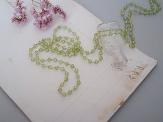 long necklace silk ペリドットの画像