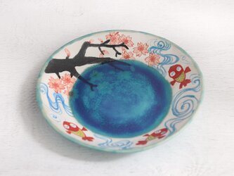 桜と金魚の色絵皿の画像