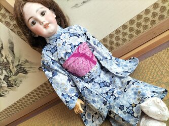 ドールの背丈が６７～７０ｃｍ用　紺系花柄浴衣セット（２）の画像