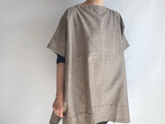 【1点もの】横づかいの幅広プルオーバー 袖付きロング 総手縫い -絹紬着物地 薄茶（ヴィンテージ） POW290の画像