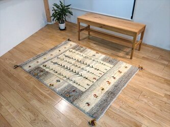 春　入荷】ペルシャ　ギャッベ　生命の木　ヤギ　羊　ソファー前　144x102cm　アイボリー色　グレーの画像