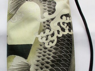 ７０１９　お宮参り着で作ったスマホポーチ＃送料無料の画像
